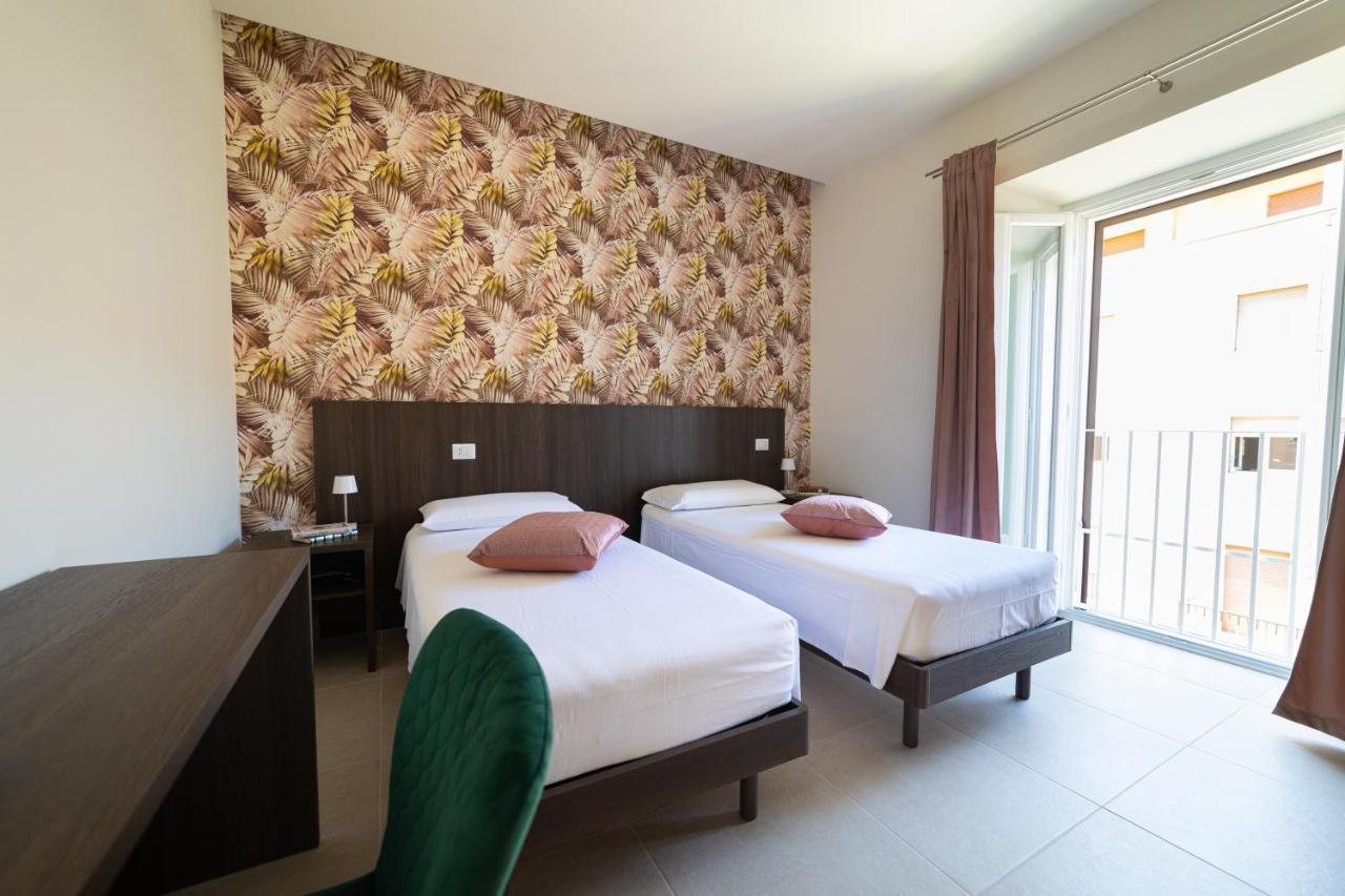 Numisia Guest House Terracina Exterior photo
