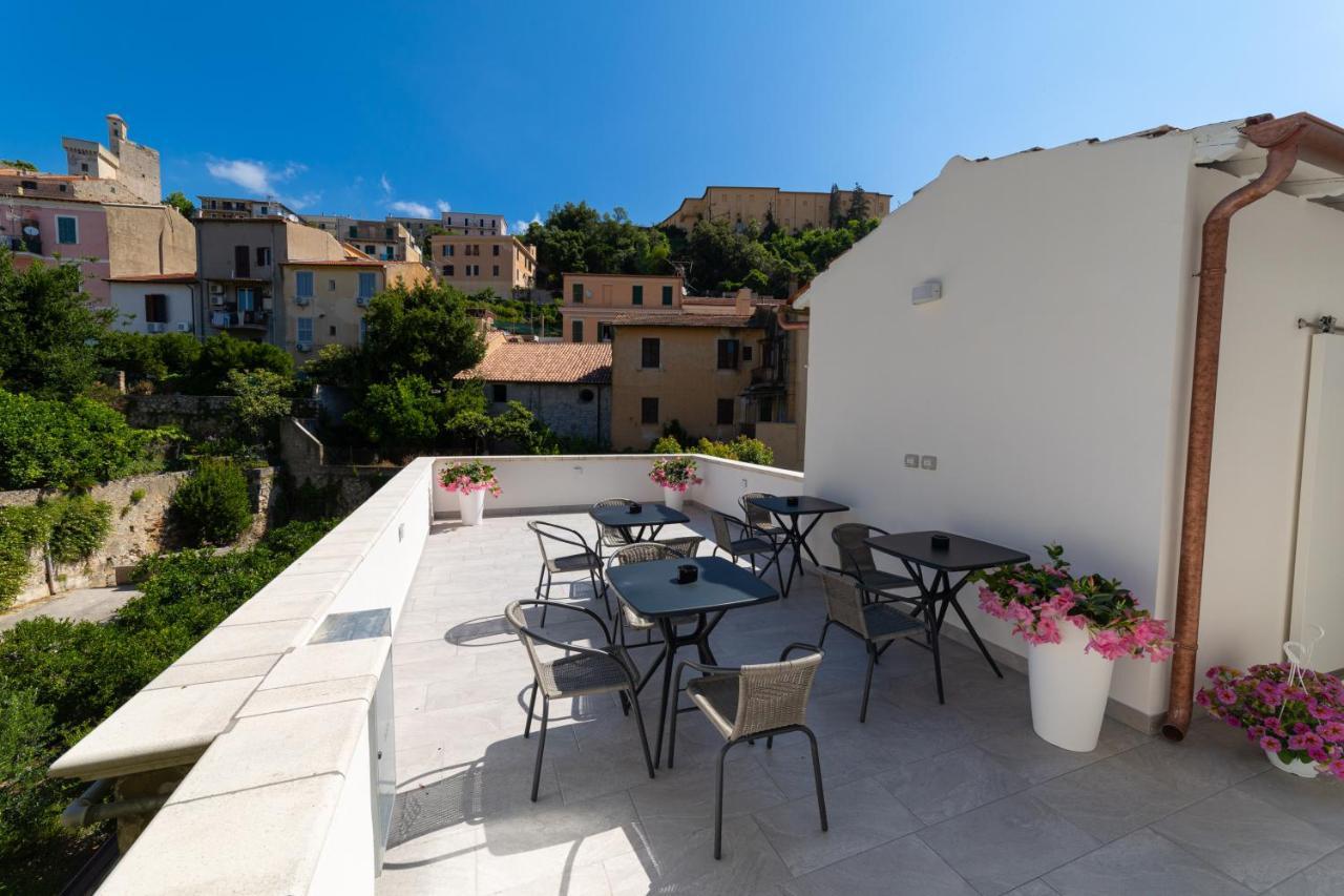 Numisia Guest House Terracina Exterior photo