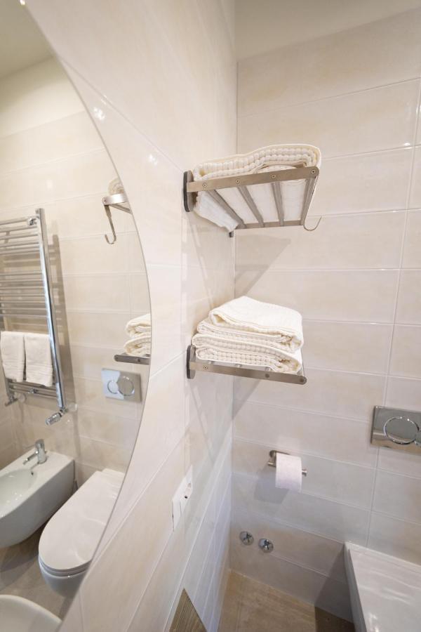 Numisia Guest House Terracina Exterior photo