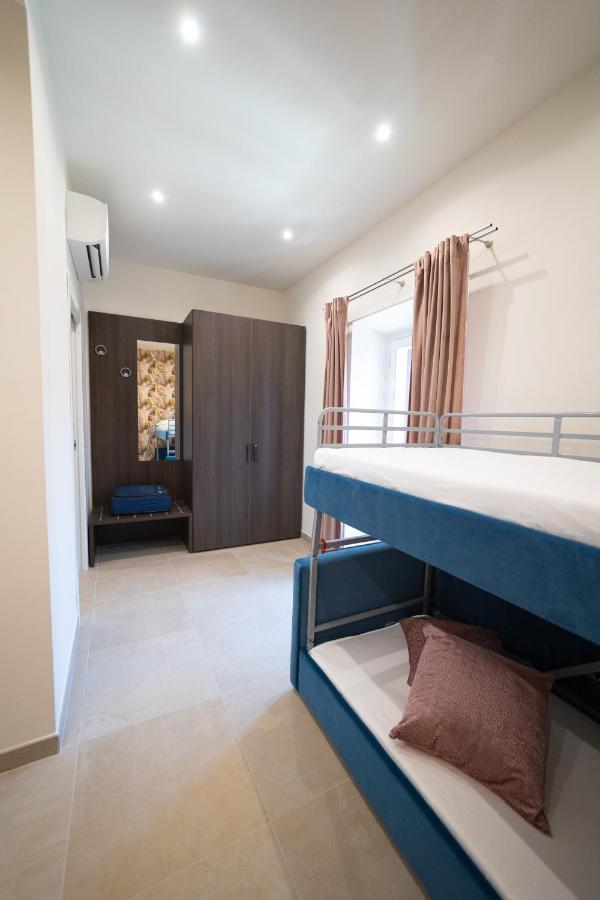 Numisia Guest House Terracina Exterior photo